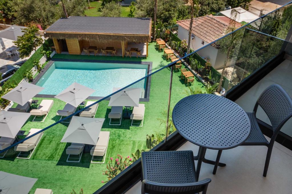 Deluxe Double Room Image 2