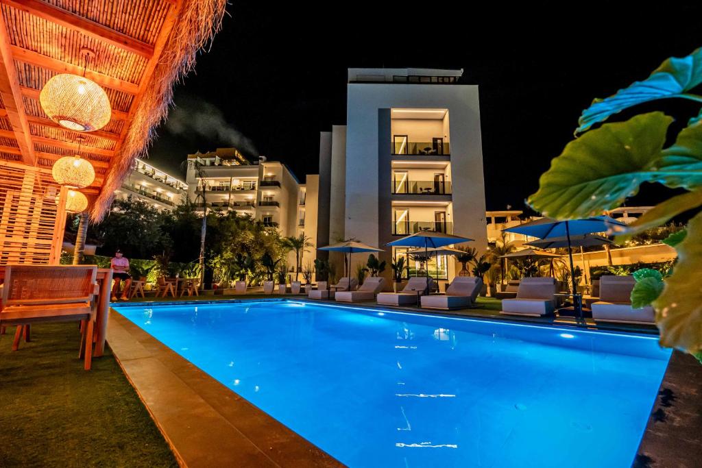 Deluxe Double Room Image 3