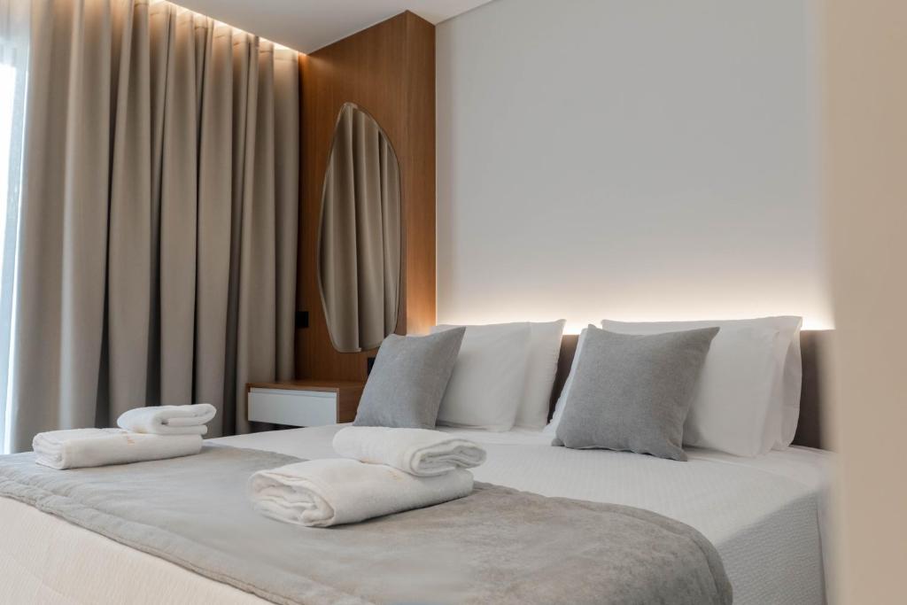 Deluxe Double Room Image 3