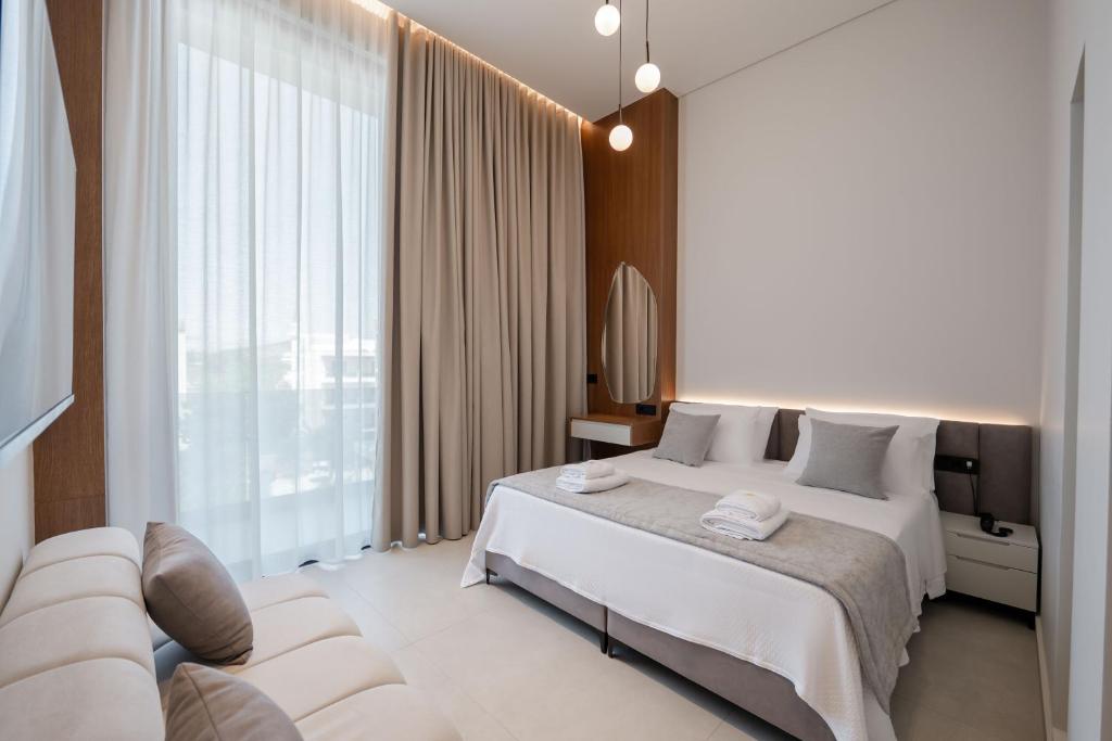 Deluxe Double Room Image 2